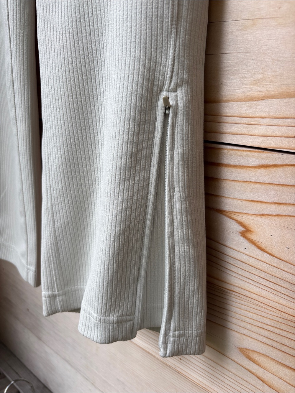 NWT Lululemon Ribbed Softstreme Zip-Leg High-Rise Crop Pant Bone Size 6 - Picture 6 of 9